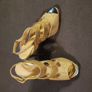 💙GOLD GLITTER HEELS